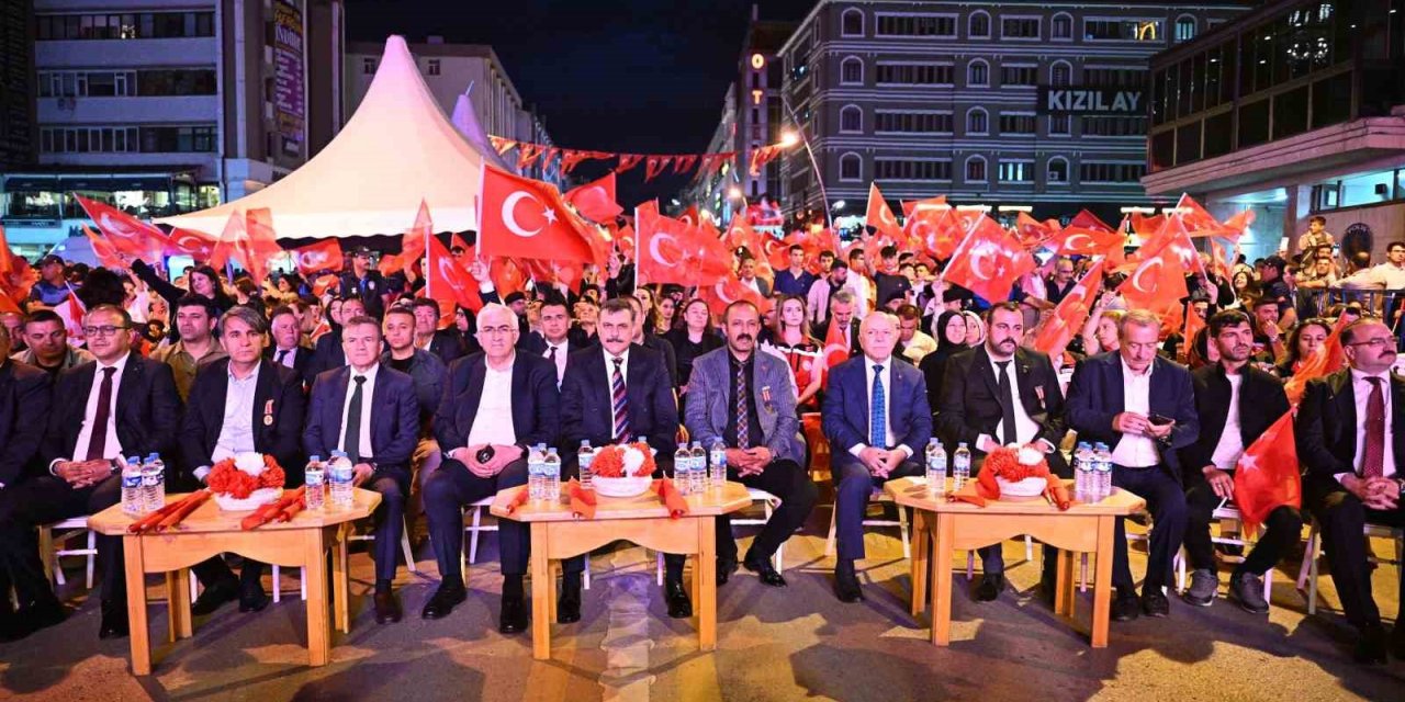 Erzurum’da demokrasi nöbetine ilgi