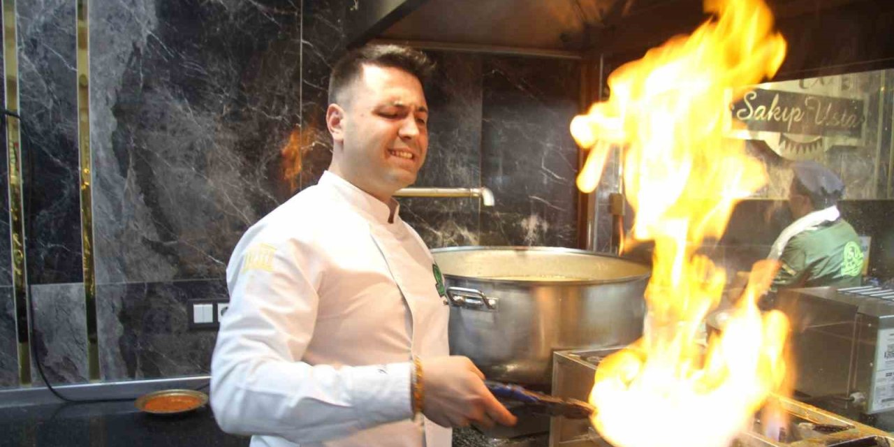 Gaziantep'te sıcak hava en çok ocak başında çalışan ustaları zorluyor