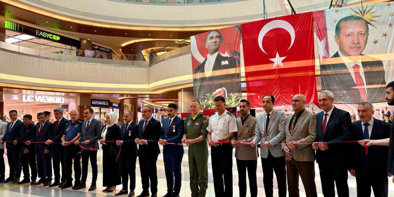 Malatya'da 15 Temmuz Temalı Sergi ve Anı Defteri ilgi gördü