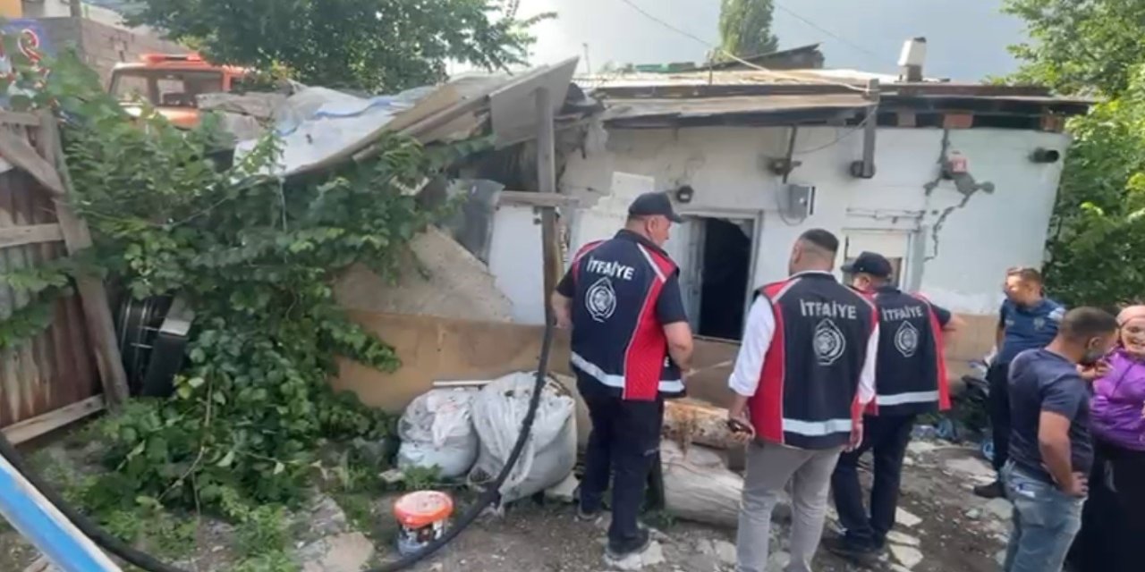 Kars’ta odunlukta çıkan yangın söndürüldü