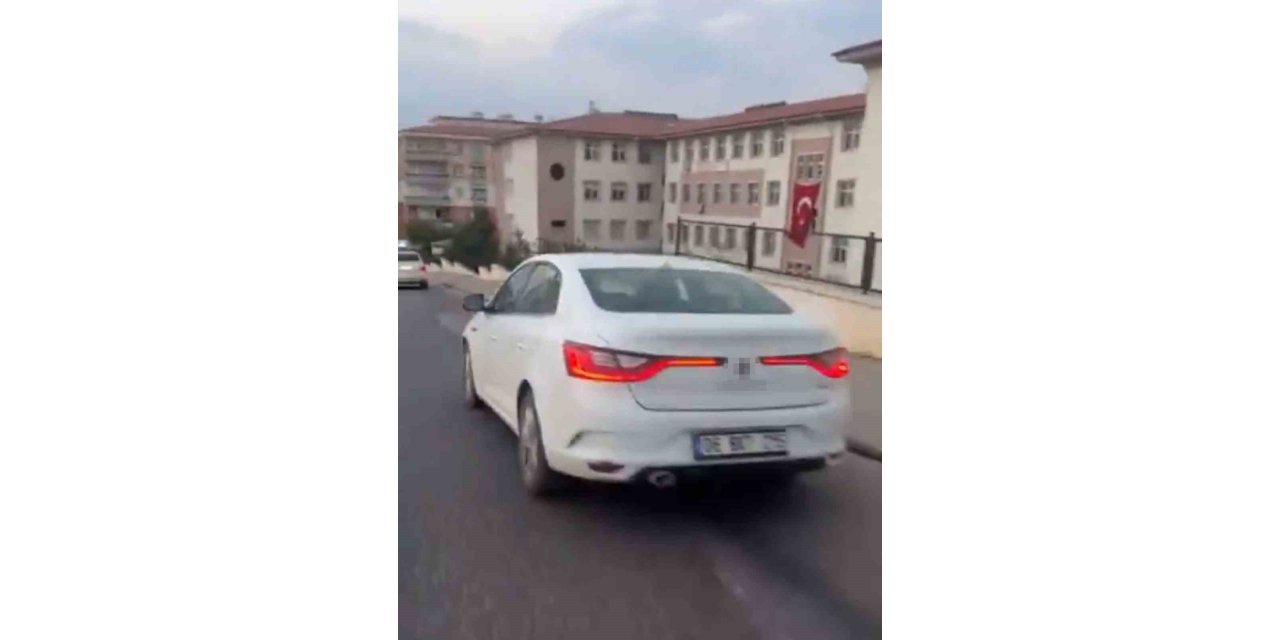 Küçük çocuğuna otomobil kullandıran babaya 18 bin TL ceza verildi