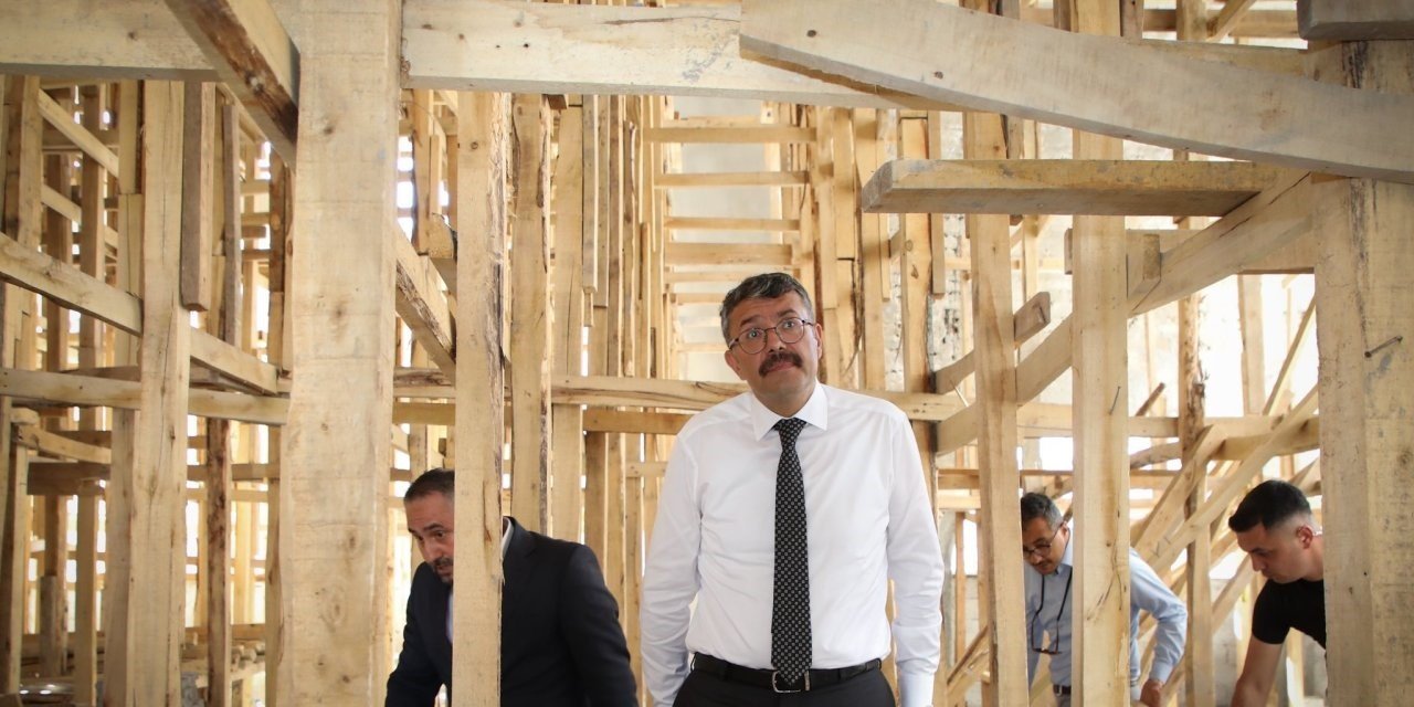 Vali Çelik yapımı süren cami inşaatlarını inceledi