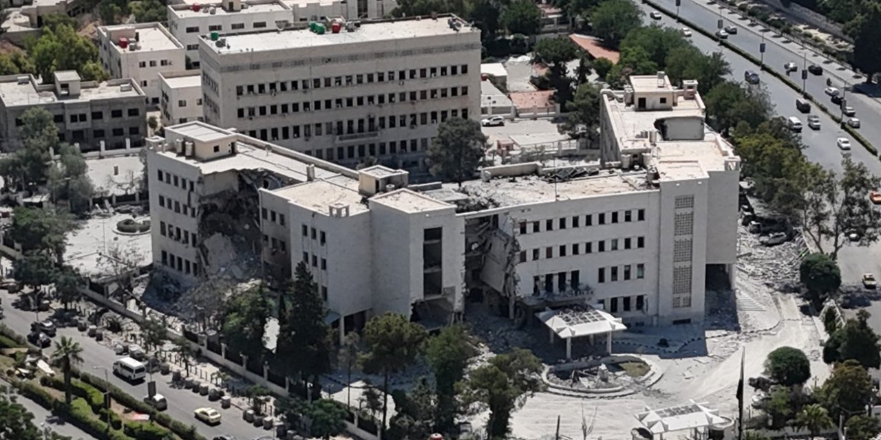 İsrail’in vurduğu Suriye Genelkurmay Başkanlığındaki hasar görüntülendi