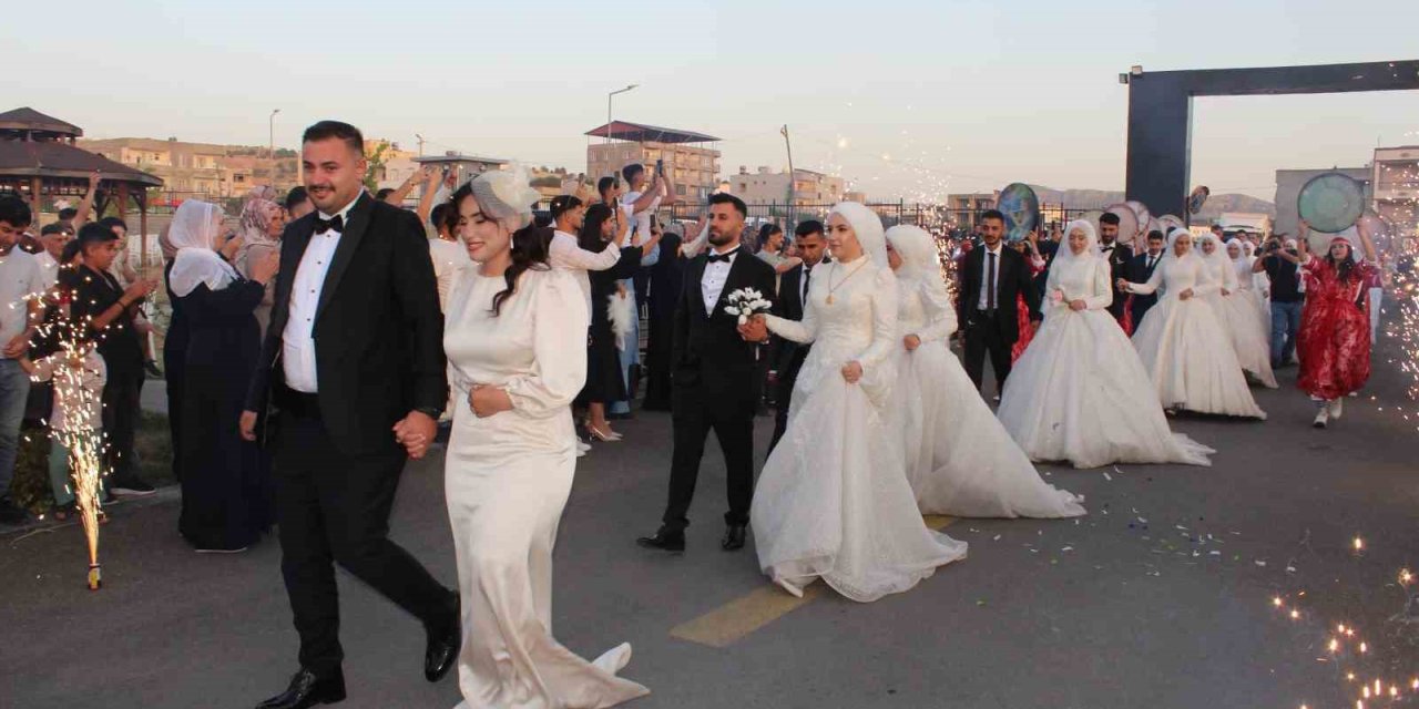 Siirt’te 40 çift toplu nikah kıydı