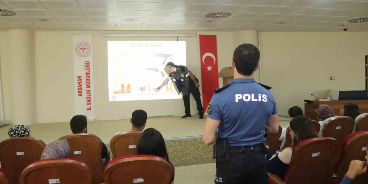 Ardahan'da sağlıkçılara eğitim verildi