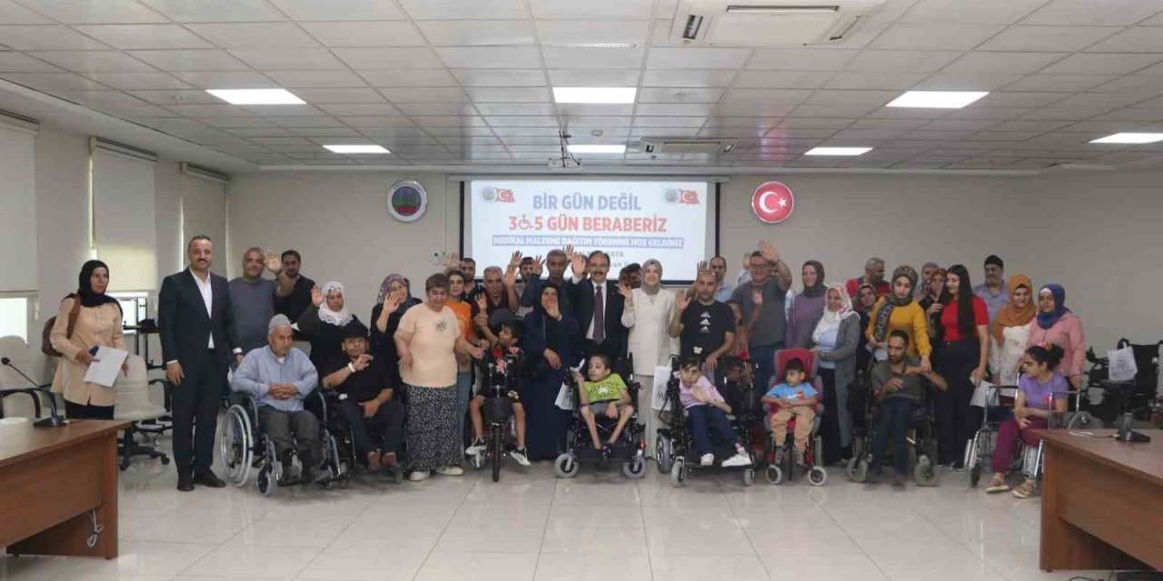 Özel bireylere 27 medikal destek aracı teslim edildiildi
