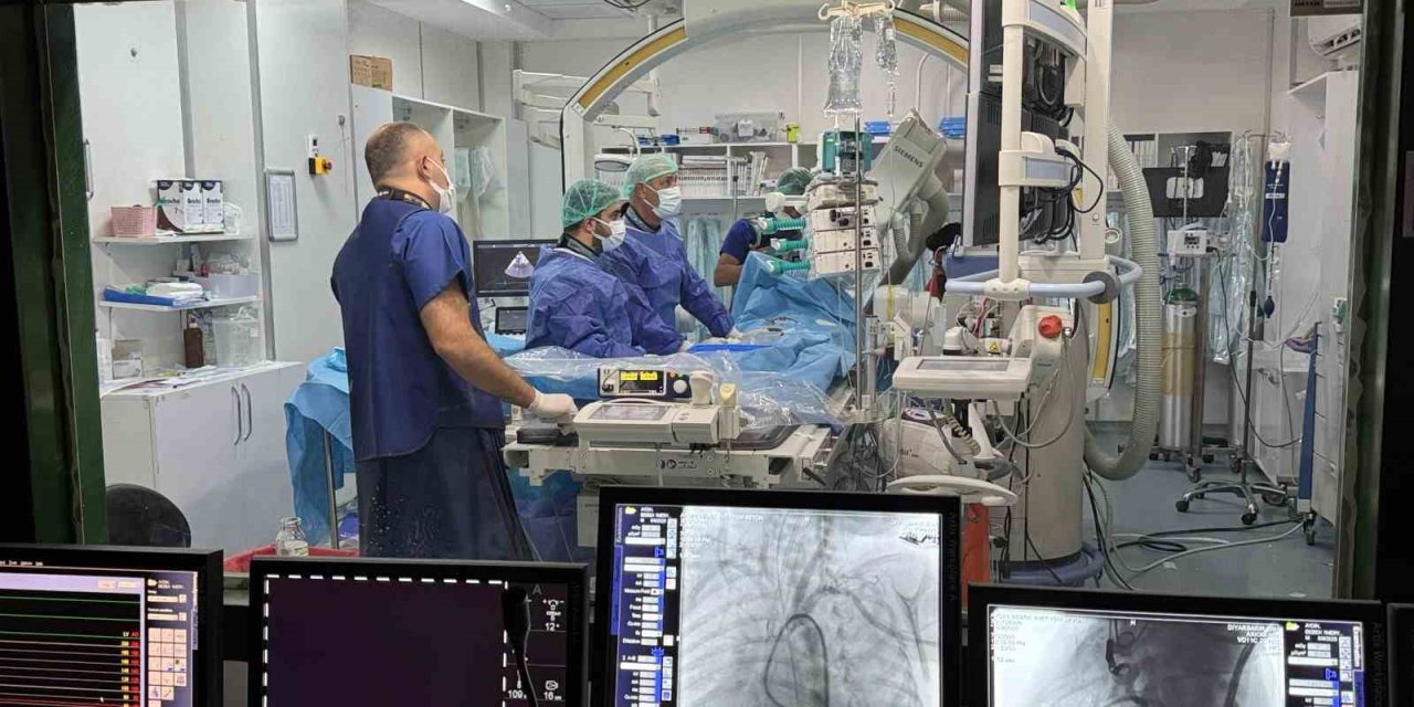 Diyarbakır'da Ronya bebek cerrahi müdahaleye gerek kalmadan tedavi edildi