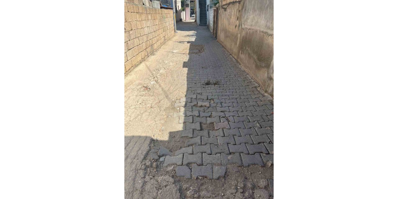 Mardin’de yapılmayan bozuk cadde tepki alıyor