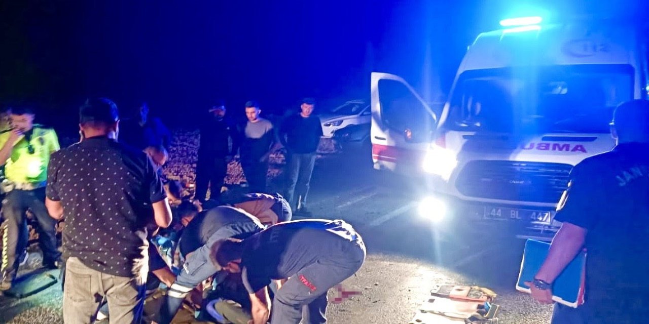 Malatya'da otomobilin çarptığı traktörün sürücüsü ağır yaralandı