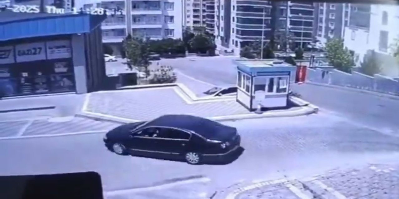 Gaziantep'te fren yerine gaza basınca kontrolden çıkan otomobil dükkana daldı