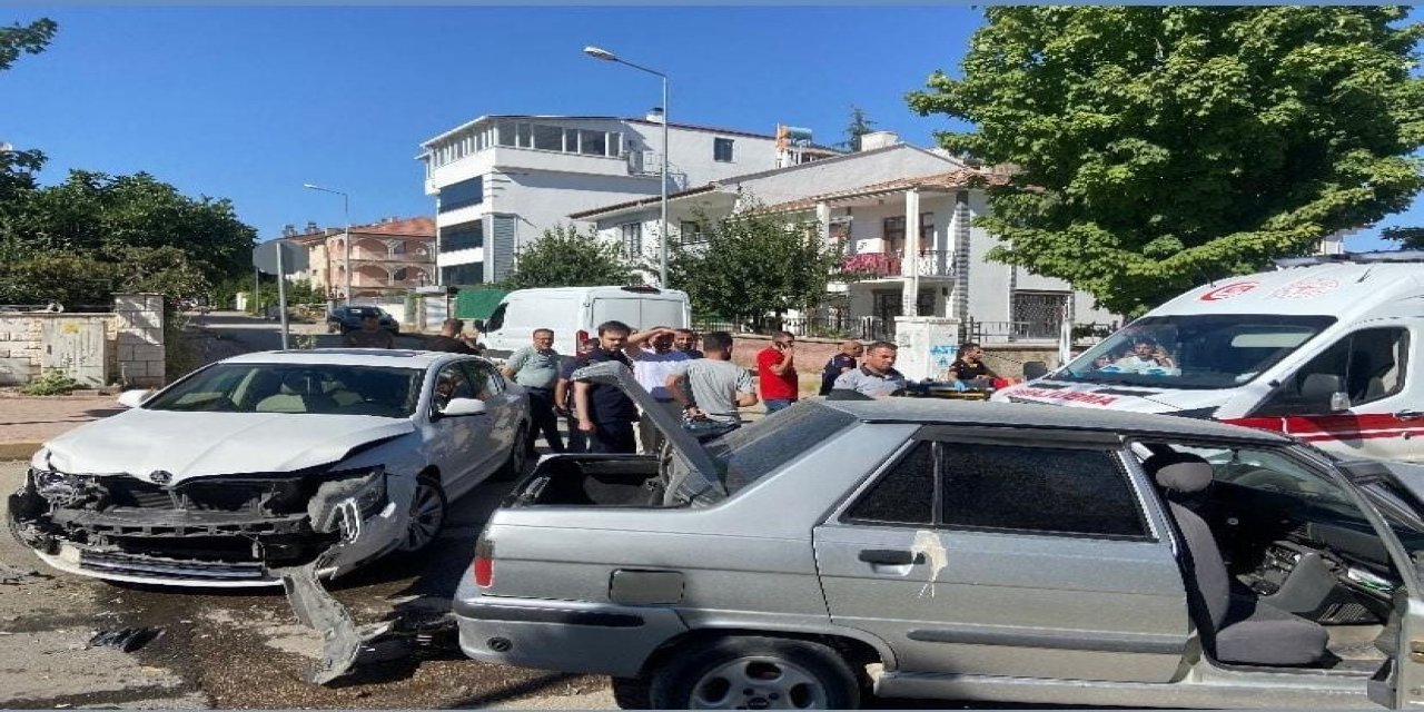 Elazığ’da trafik kazası: 3 kişi yaralandı