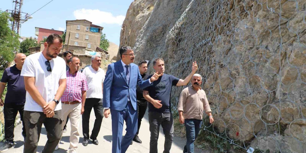 Vali Çelik, Mir Kalesi’ndeki ıslah çalışmalarını denetledi