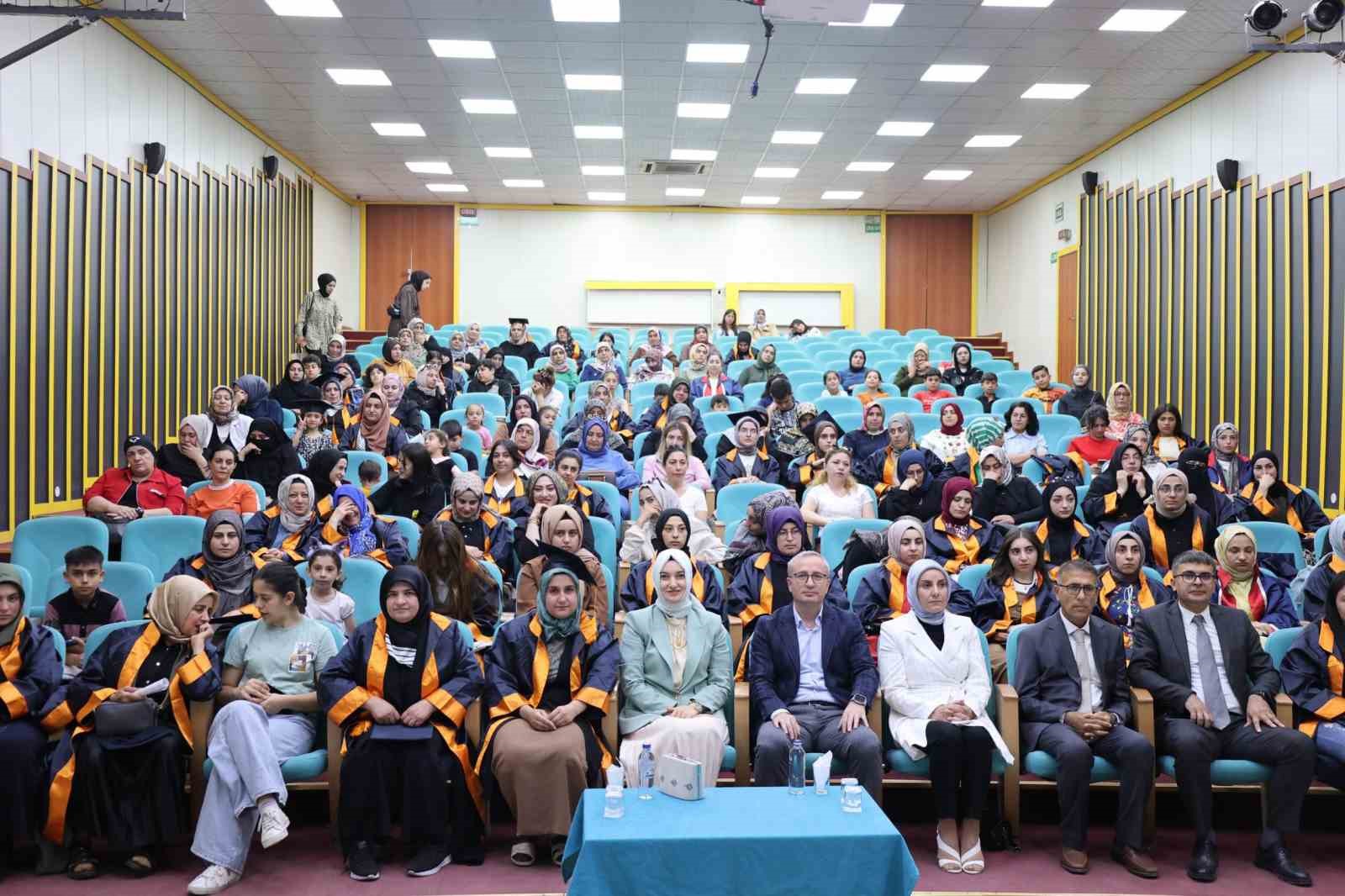 Ağrı’da Anne Akademisi mezuniyet töreni yapıldı