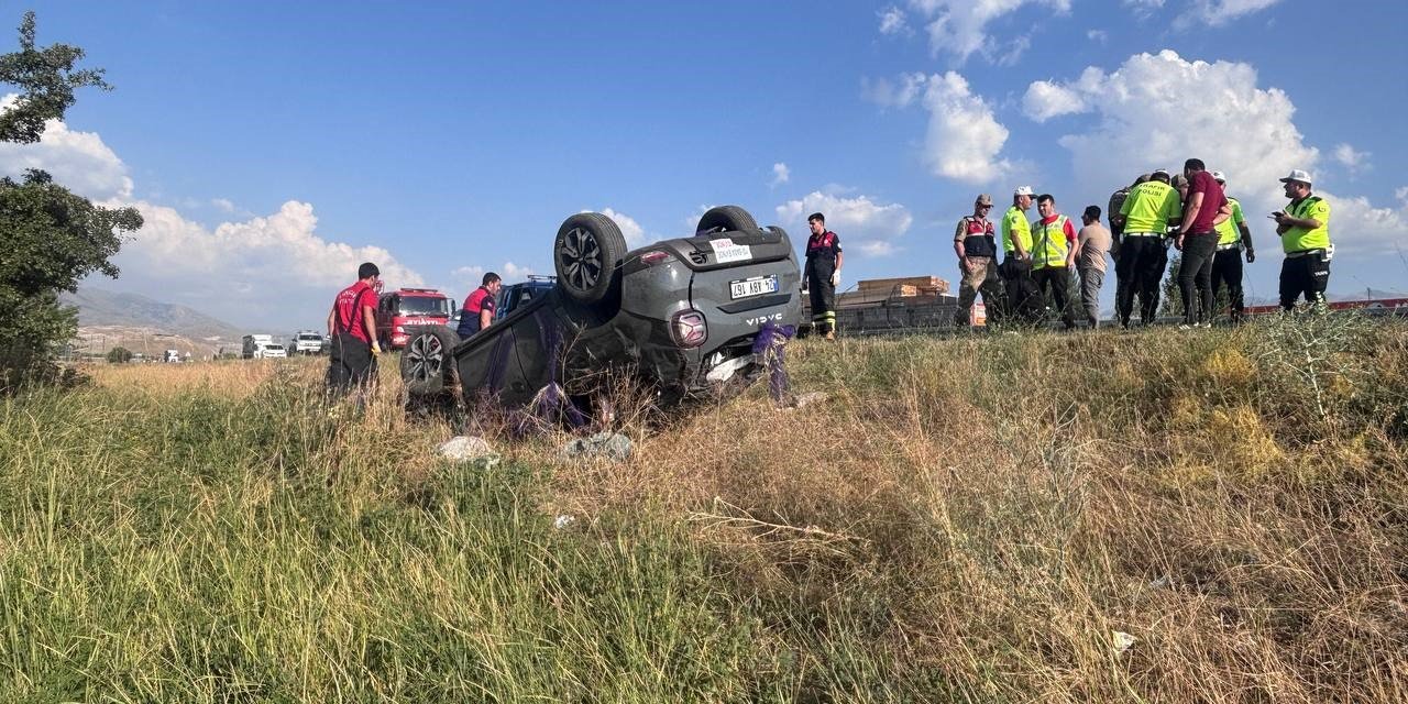 Nişan dönüşü Erzincan yolunda feci kaza: 1 kişi öldü