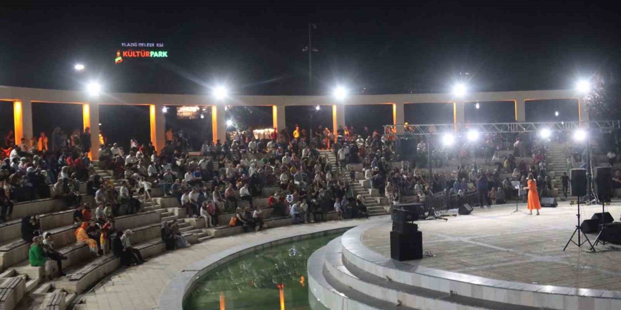 Elazığ Belediyesi yaz etkinliklerinde Evin Gençero vatandaşlarla buluştu