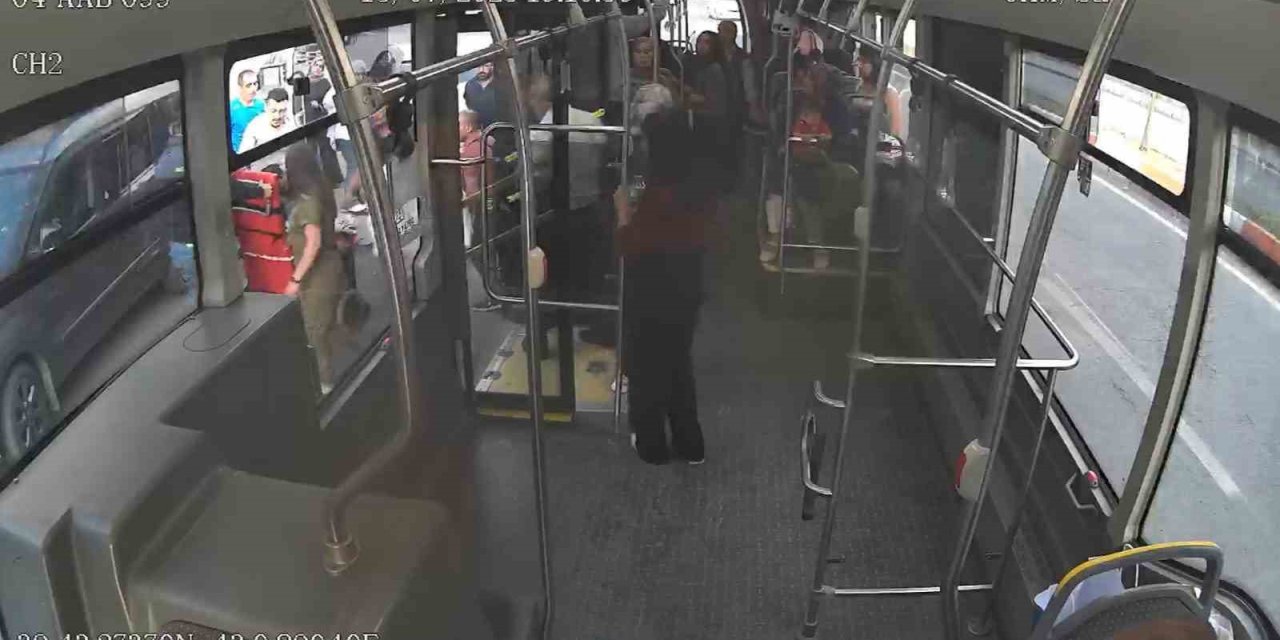 Ağrı’da epilepsi nöbeti geçiren yolcu halk otobüsüyle hastaneye kaldırıldı