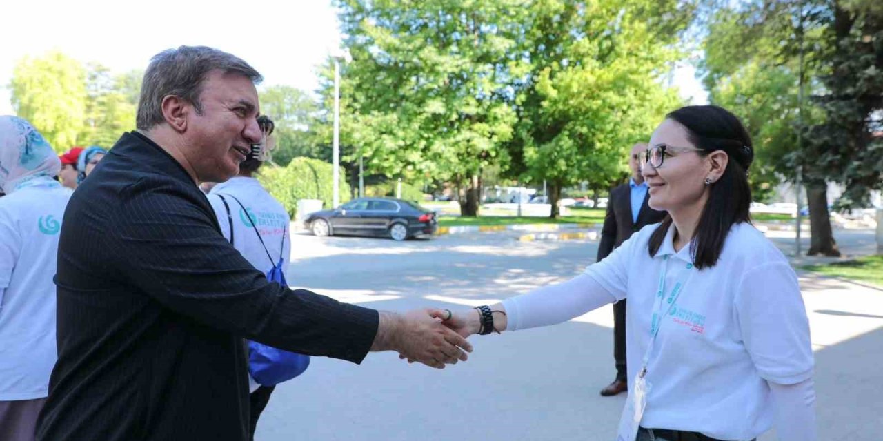 Vali Aydoğdu 12 farklı ülkeden Erzincan’a gelen öğrencileri ağırladı