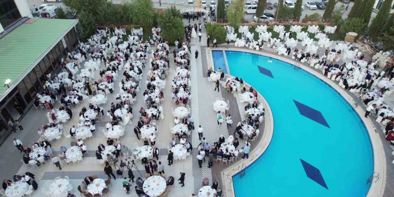Adıyaman’da 100 depremzede çift nikah kıydı