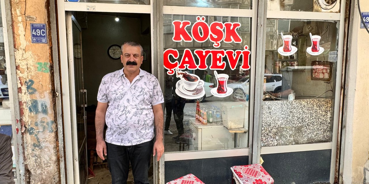 Yüksekova’da 33 yıldır aynı çay ocağında hizmet veriyor