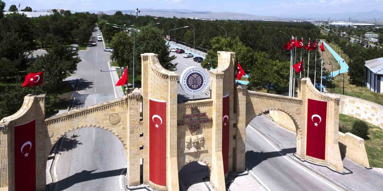 Rektör Ahmet Hacımüftüoğlu: "Hayalleri gerçeğe dönüştürmek için buradayız"