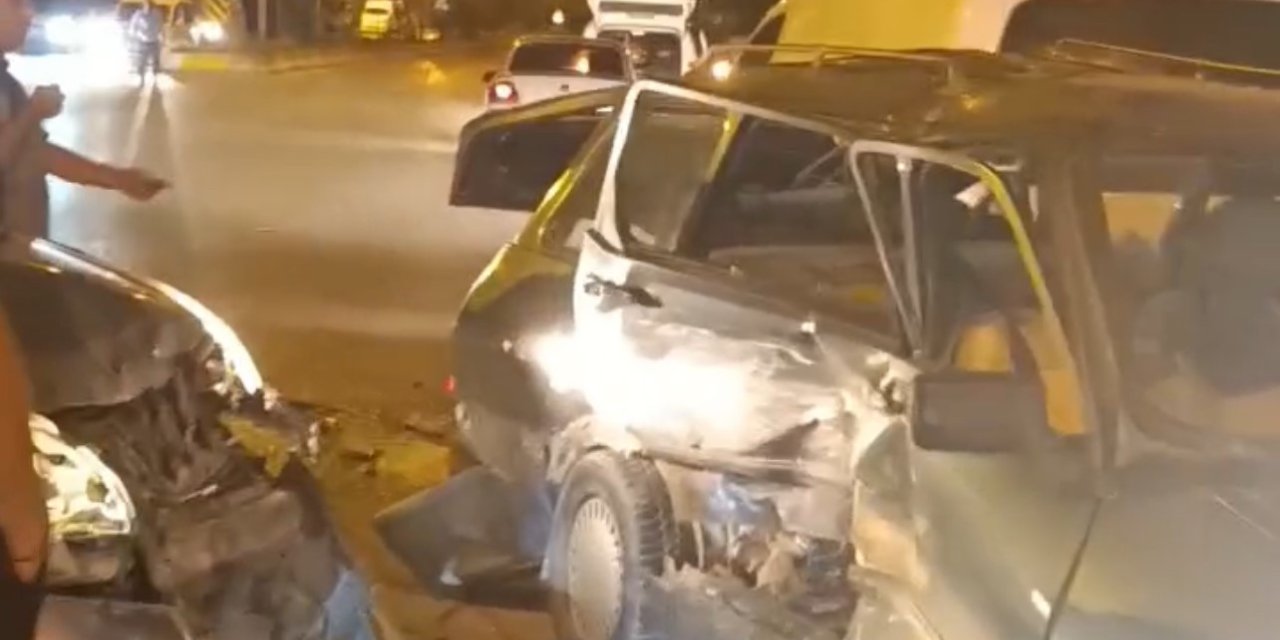 Van’da üç aracın karıştığı kaza kameralarda