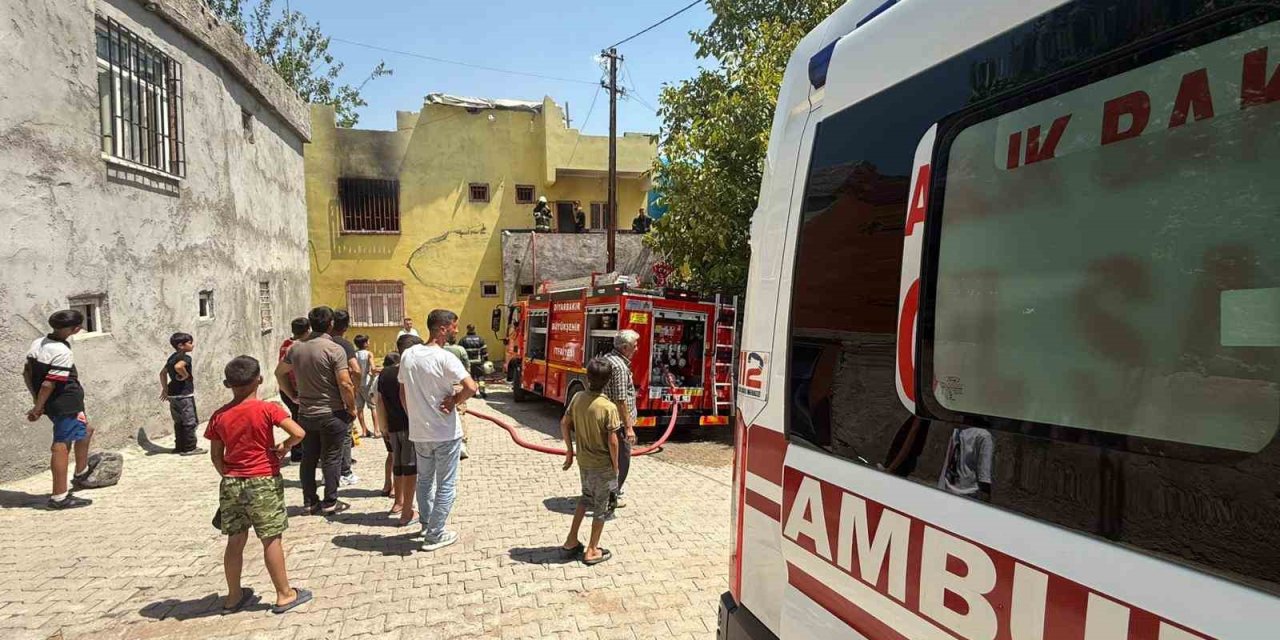 Diyarbakır’da klima ünitesi yangın çıkardı: 3 kişi dumandan etkilendi