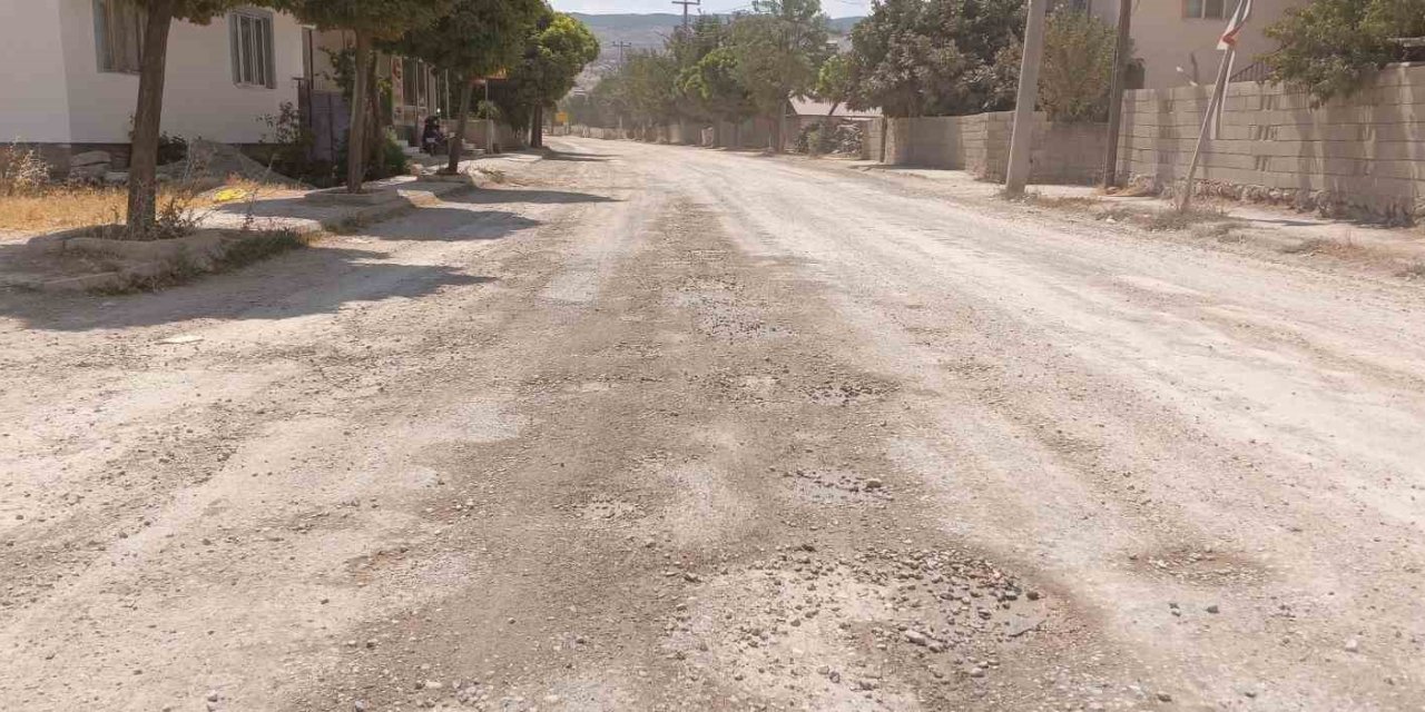 Adıyaman'ın Gölbaşı ilçesinda yol sorunu vatandaşı canından bezdirdi