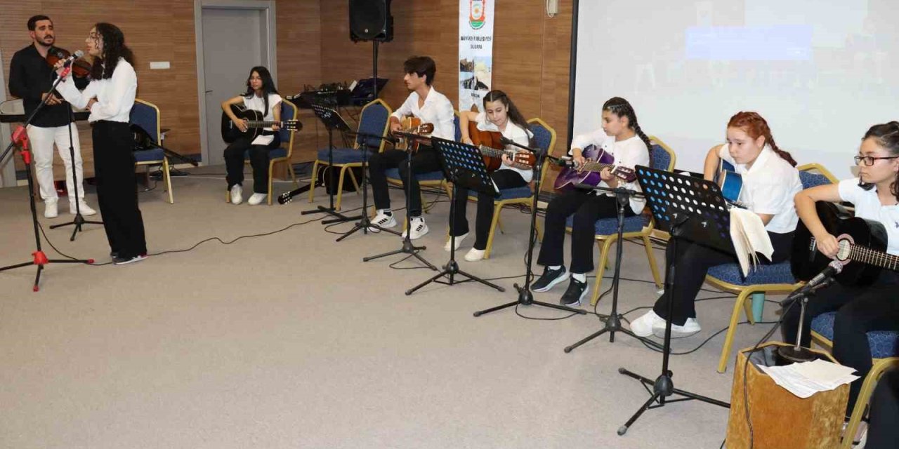 Öğrencilerin düzenlediği gitar konseri ilgi gördü