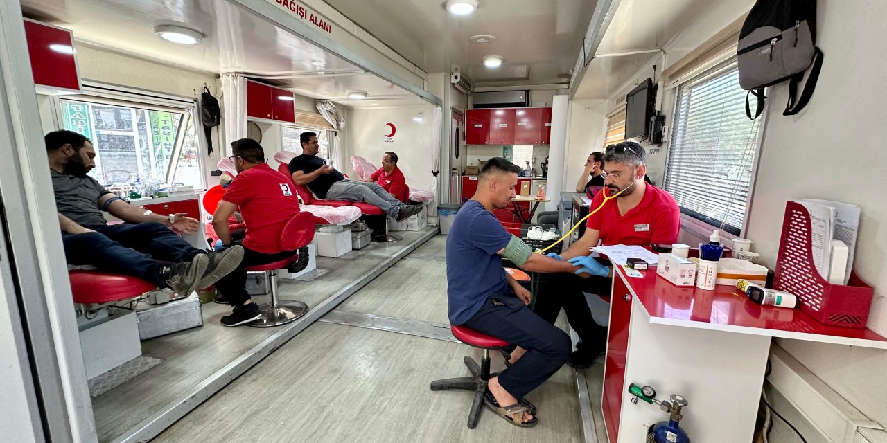 Kızılay Yüksekova'da kan bağışı kampanyası başlattı