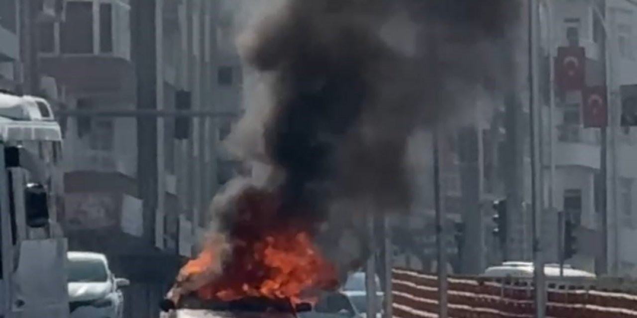 Batman’da seyir halindeki otomobil alev aldı