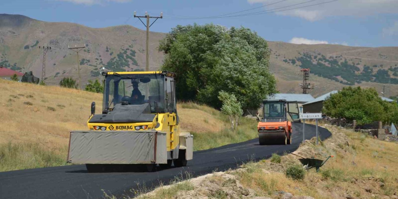 Muş’ta sıcak asfalt çalışması