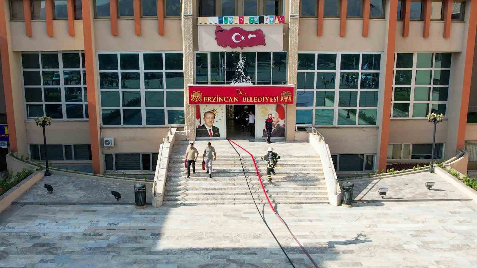 Erzincan’da gerçeği aratmayan yangın tatbikatı