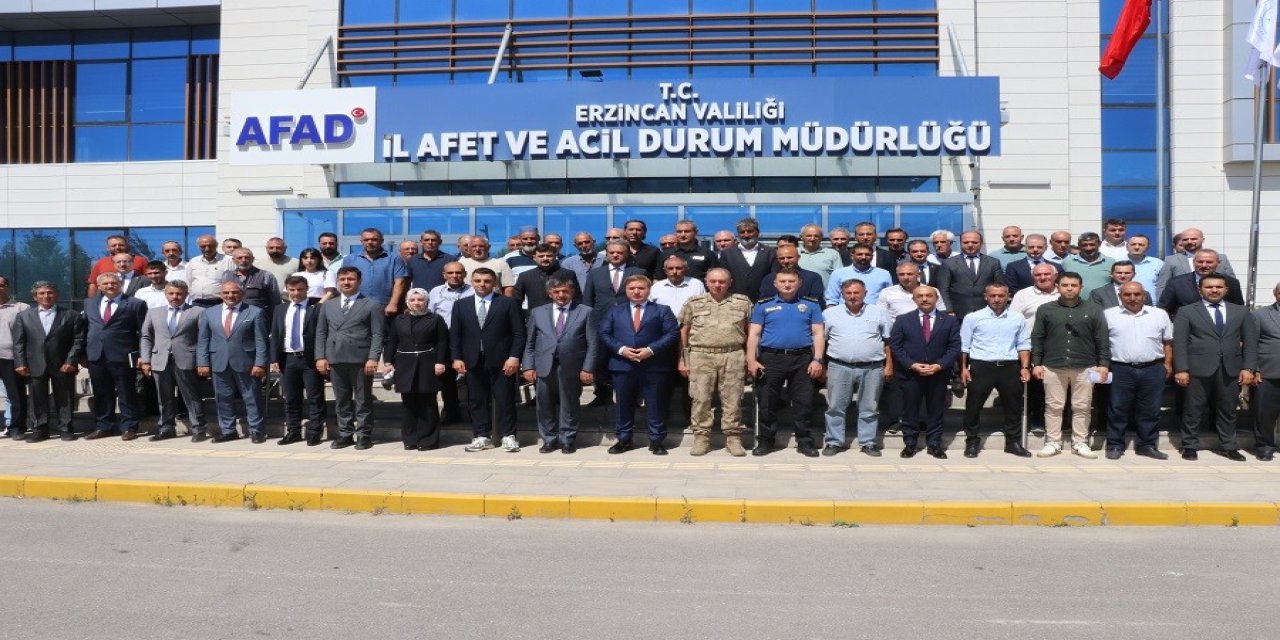 Vali Aydoğdu muhtarlarla toplantıda buluştu