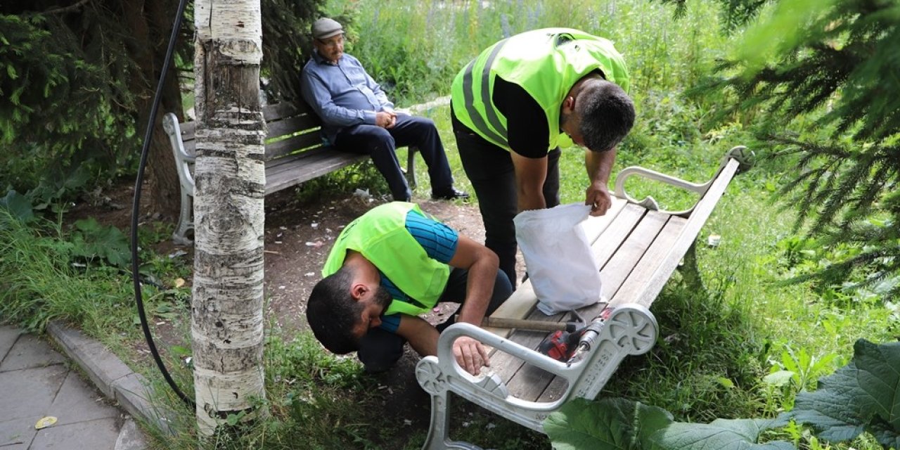 Ardahan’da park ve bahçeleri yenileme çalışması
