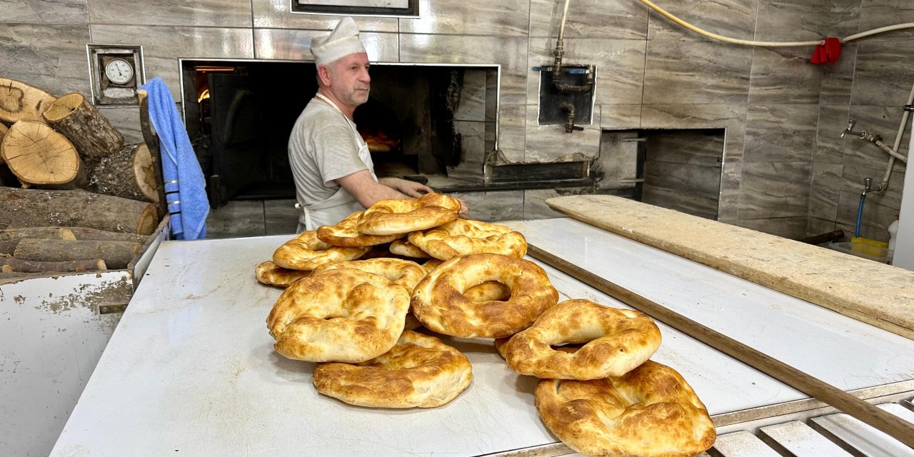 Fırıncıların 32 dereceyi aşan yaz sıcaklarında zorlu mesaisi