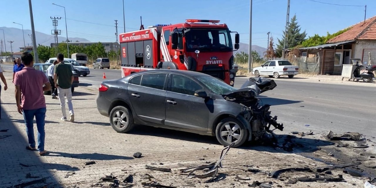 Malatya’daki kazada Tofaş hurdaya döndü: 1 ölü