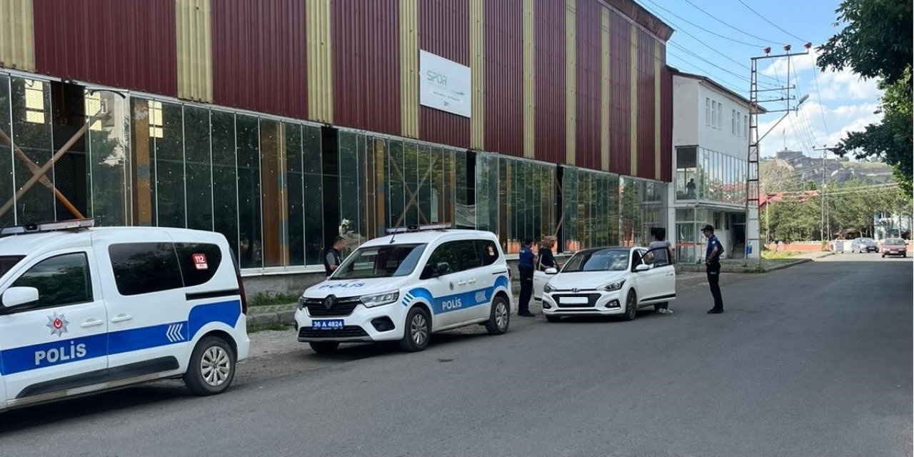 Kars’ta polis uygulamaları sürüyor