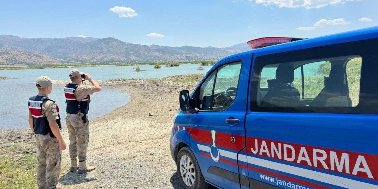 Elazığ’da jandarma ekipleri, su kenarlarında denetim gerçekleştirdi