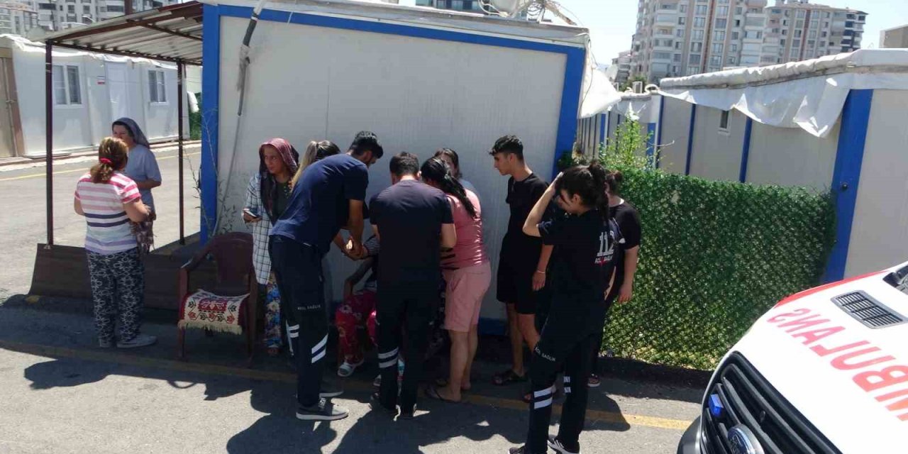 Malatya’da konteyner kentte yangın çıktı