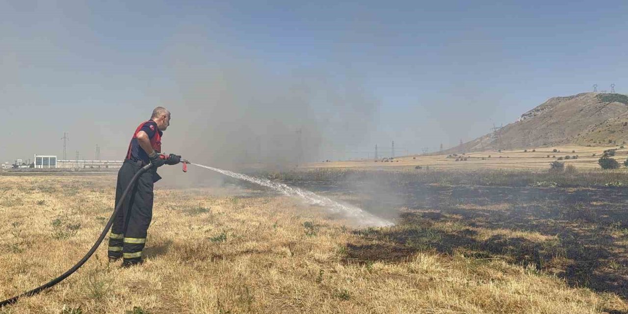 Tatvan’da örtü yangını söndürüldü