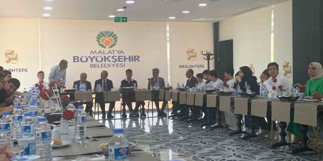 LGS Şampiyonlarına Başkan Sami Er’den kutlama