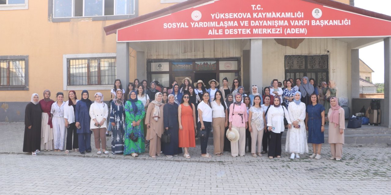 Yüksekova’dan 100 kadın, Diyarbakır ve Mardin’i gezecek