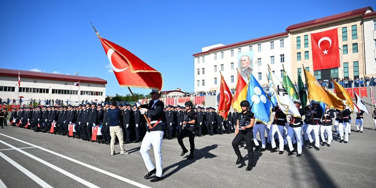 Erzurum'da polis adaylarının mezuniyet coşkusu