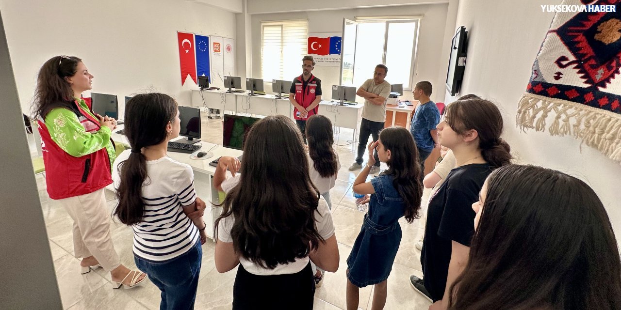 Yüksekova’da çocuklar sosyal hizmetler desteğiyle mesleklerle tanışıyor