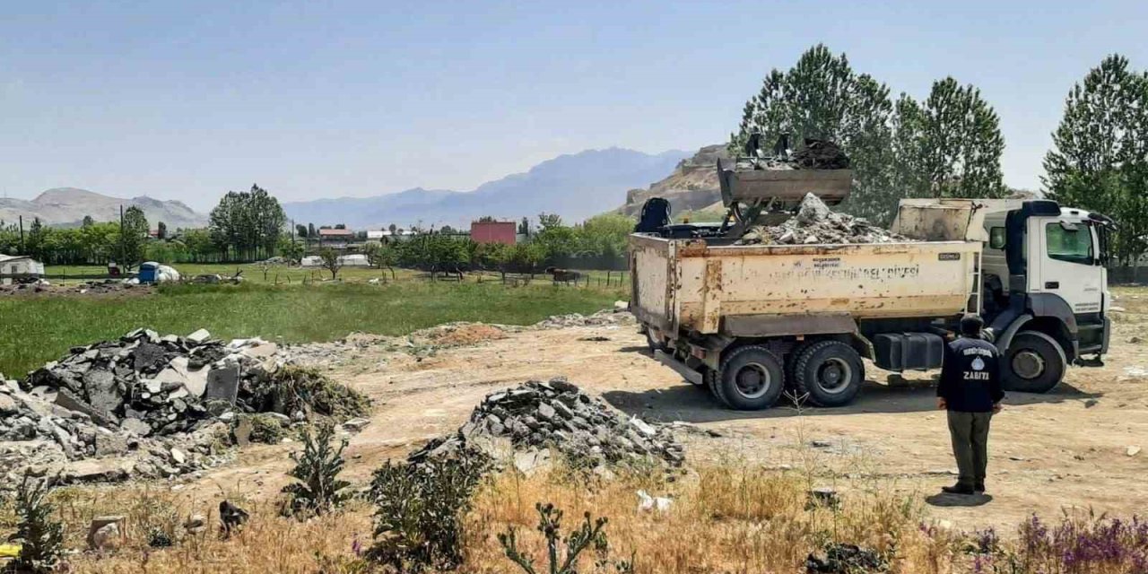 Van'da hafriyat temizleme çalışması