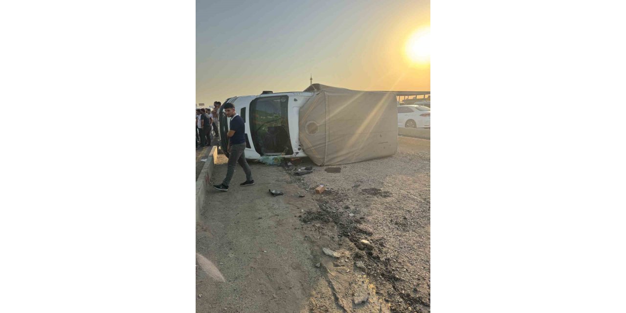 Batman’da hafif ticari araç ile traktör çarpıştı: 2 kişi yaralandı