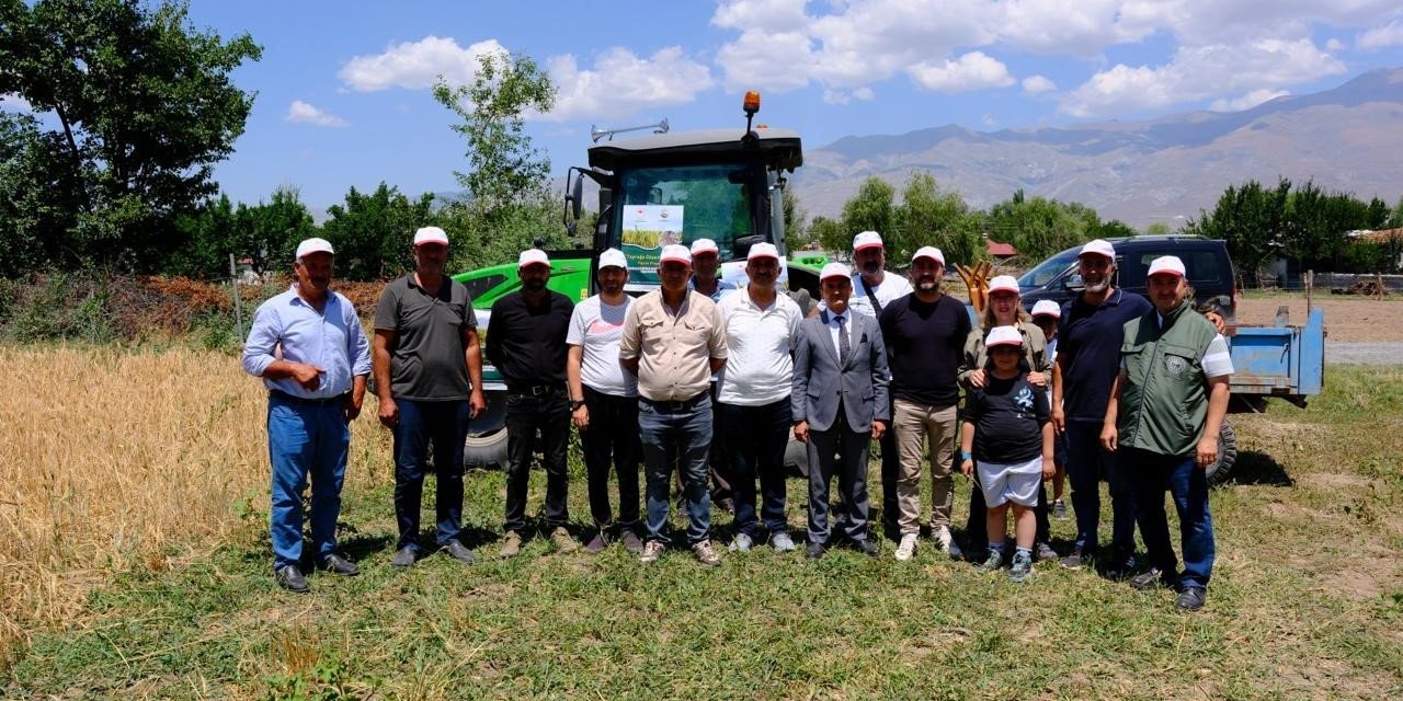 Erzincan’ın Mahmutlu köyünde tarla günü yapıldı