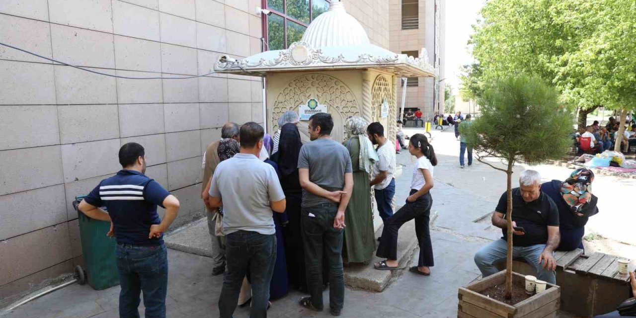 Diyarbakır'da hastalara limonata ikramı