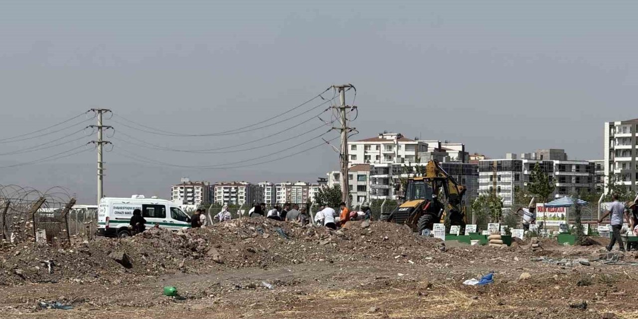 Diyarbakır’da 19 yaşındaki kadın silahlı saldırıda yaşamını yitirdi