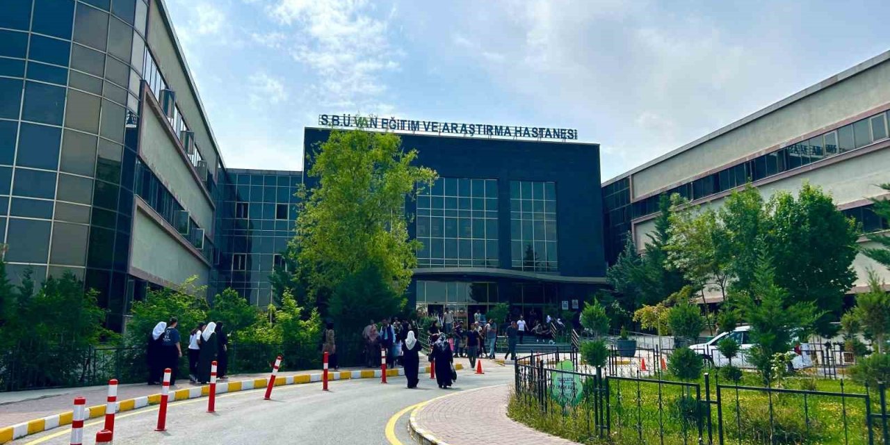 Van'da implant vidası ciğerine kaçan hasta ölümden döndü